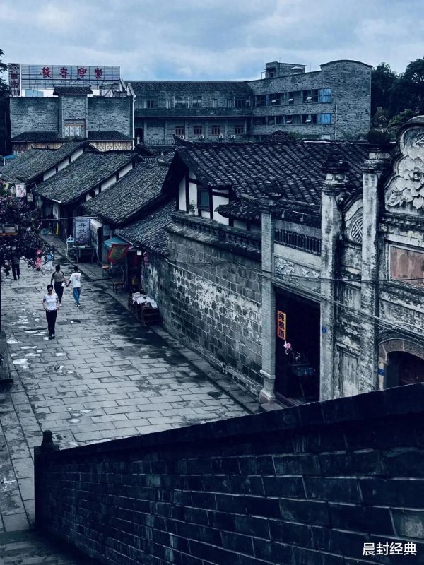 开云体育(中国)官方网站门额“吉庐”二字仍费解可辨-开云官网