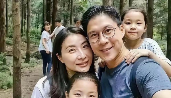 体育游戏app平台霍启刚在采访中诡秘谈及家庭生涯-开云官网登